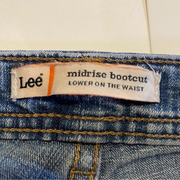 Lee Midrise Bootcut SZ 8 Medium, GUC, stretch, distressed, lower on the waist - Picture 12 of 12